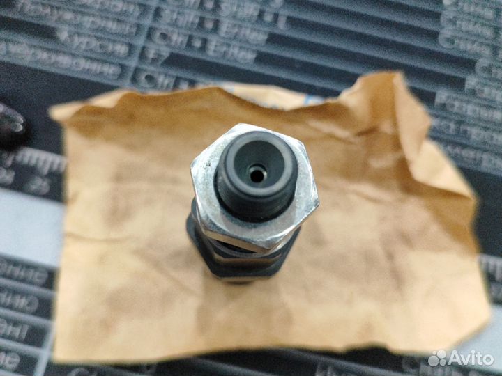 Форсунка топливная Ford 3600593