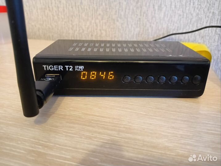 Цифровой ресивер, тв тюнер Tiger T2 iptv plus