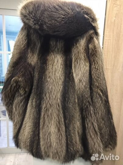 Шуба из енота с капюшоном