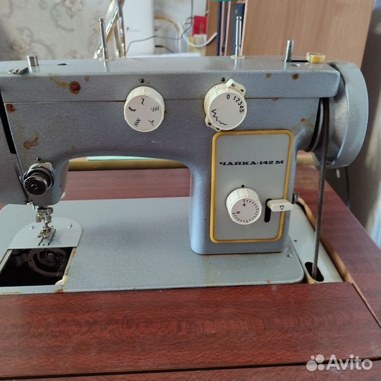 Швейная машинка чайка 142м