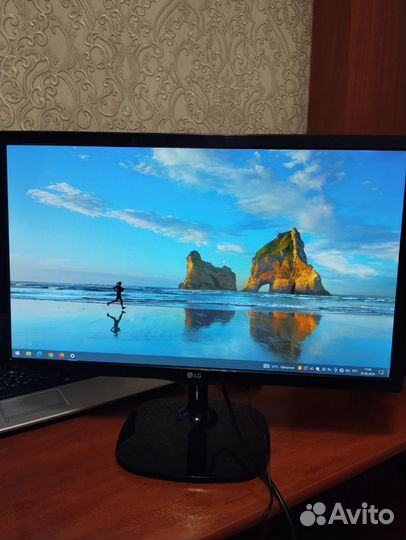 Монитор LG 23.5
