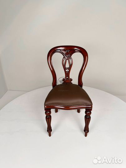 Антикварный стул из массива