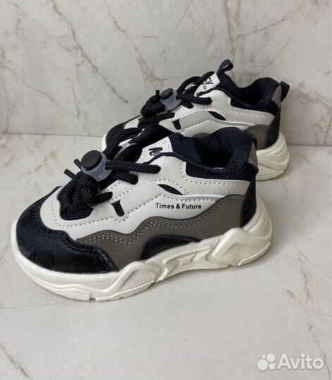 Кроссовки для девочки