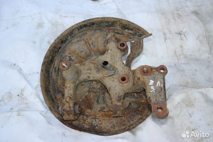 Кулак задний левый Skoda Octavia II рестайлинг