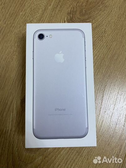 Оригинальные коробки iPhone 7;3gs
