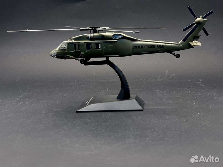Модель вертолета UH-60A Black Hawk США 1:72