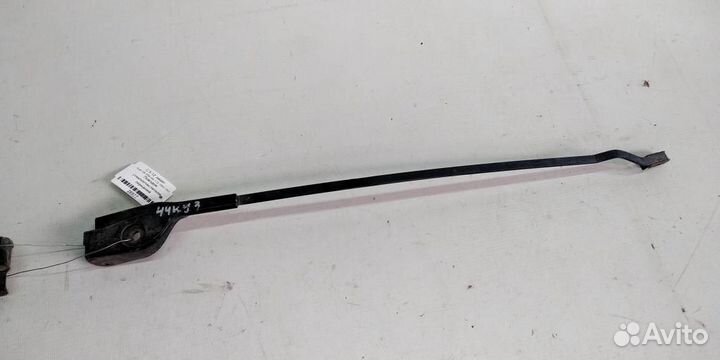 Поводок стеклоочистителя переднего Audi 100 С3 83