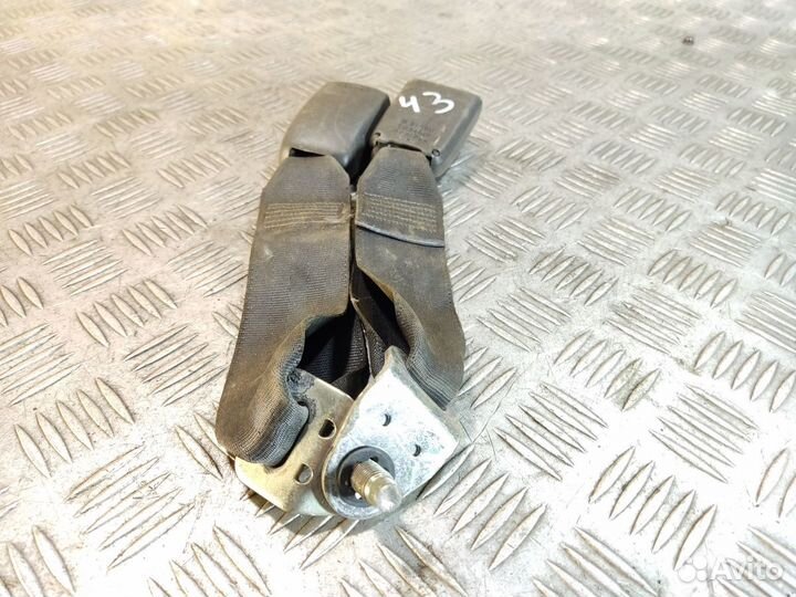 Ответная часть ремня безопасности Nissan Navara d4