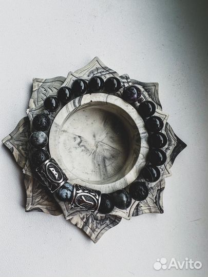 Браслеты с рунами из натуральных камней