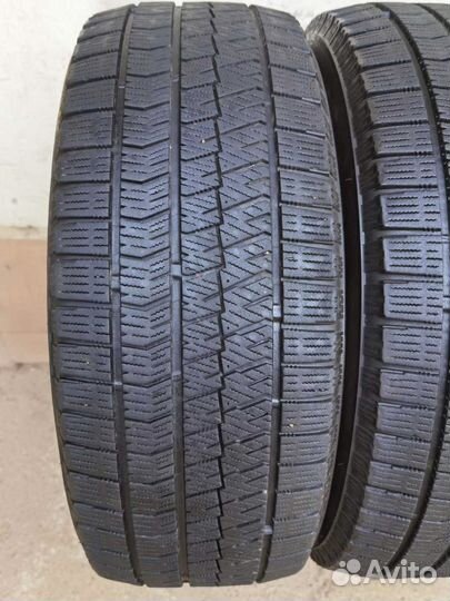 Bridgestone Blizzak VRX2 215/55 R17 94Q