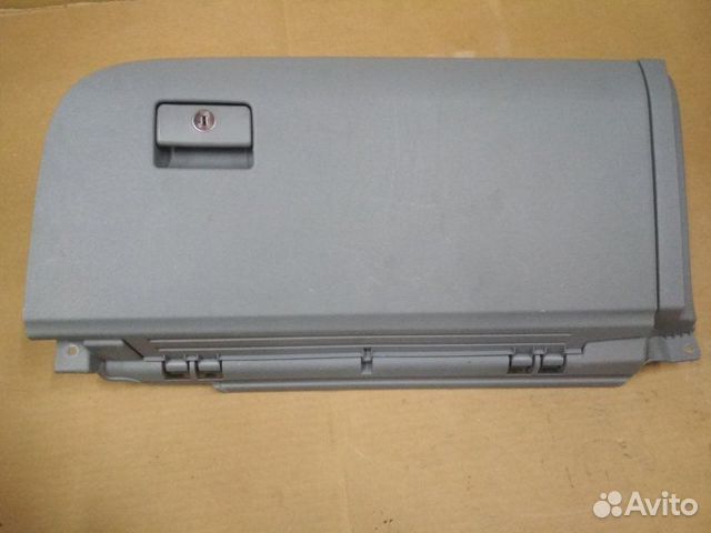 Бардачок нижний Toyota Sienna III