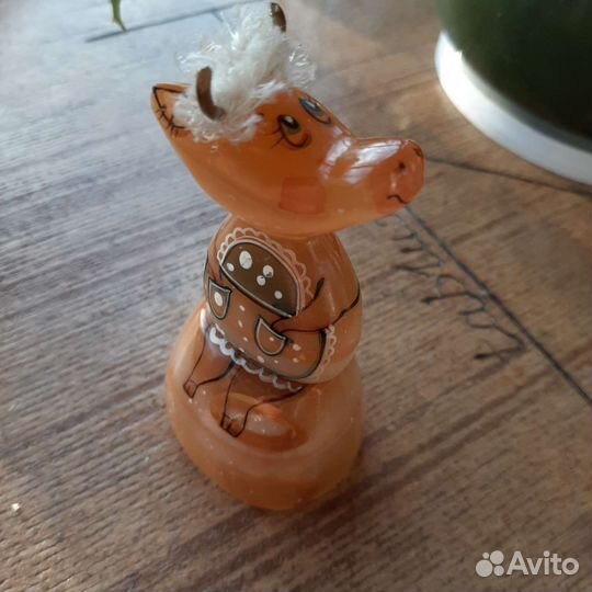 Изделие из селенита Корова на камне