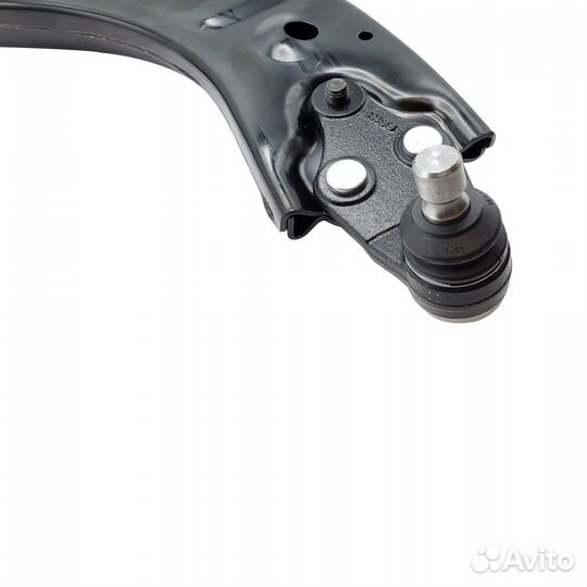 Рычаг передний нижний правый CTR CQ0217R