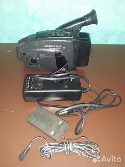 Видеокамера JVC GR-AX43E