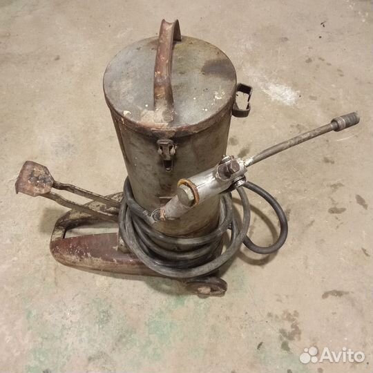 Насос (нагнетатель)для смазки