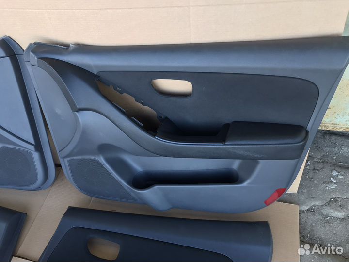 Обшивки дверей Hyundai Elantra HD