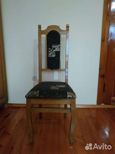 Стол и стулья