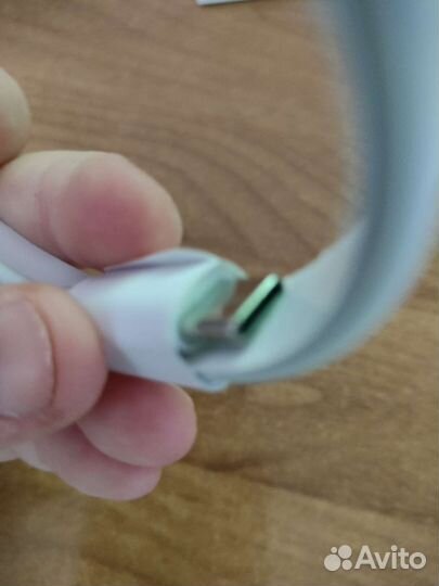 Кабель на iPhone