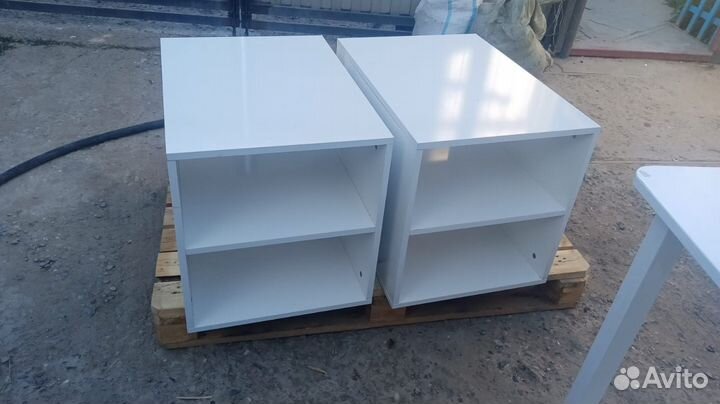 Стол и тумбочки комплект мебели