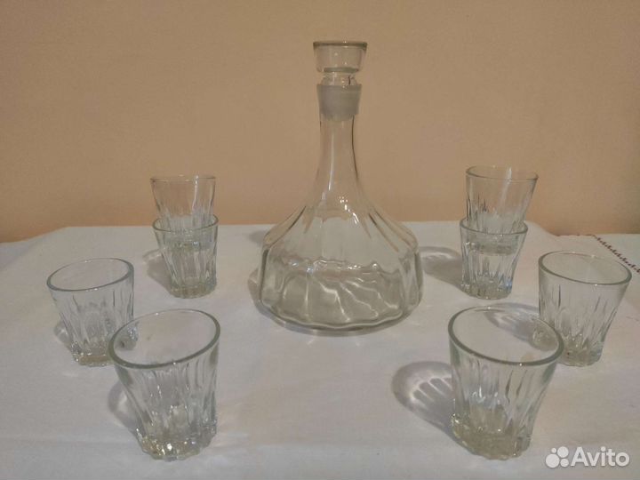 Графин с рюмками
