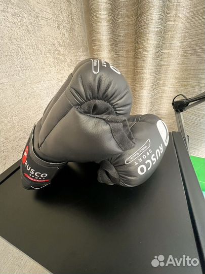 Боксерские перчатки