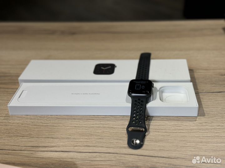 Смарт-часы Apple Watch S6 44mm Space Gray бу