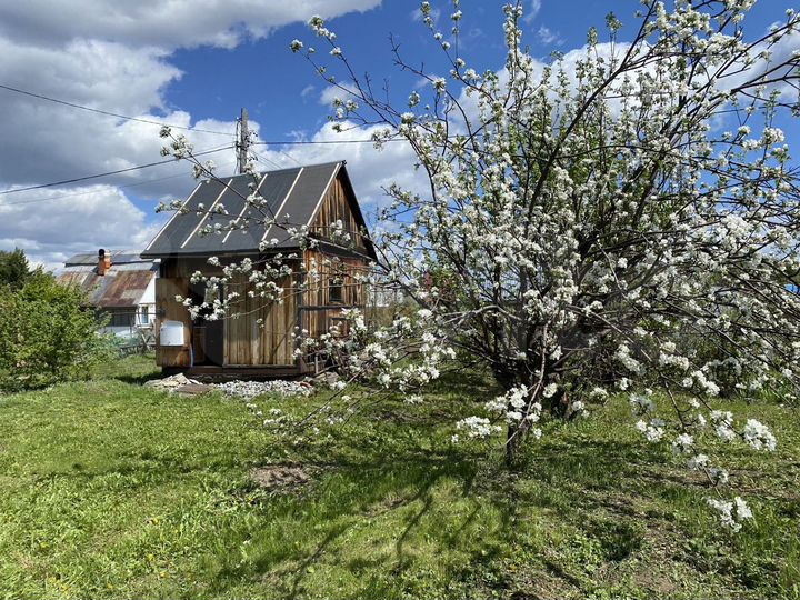 Дача 20 м² на участке 10 сот.