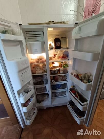 Холодильник Ariston двухдверный