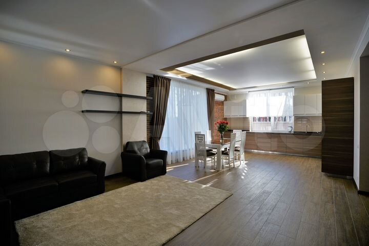 Дом 210 м² на участке 5 сот.