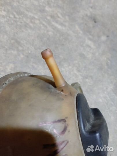 Бачок расширительный Volkswagen Passat B3 седан