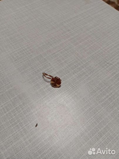 Золотая серёжка и брошь