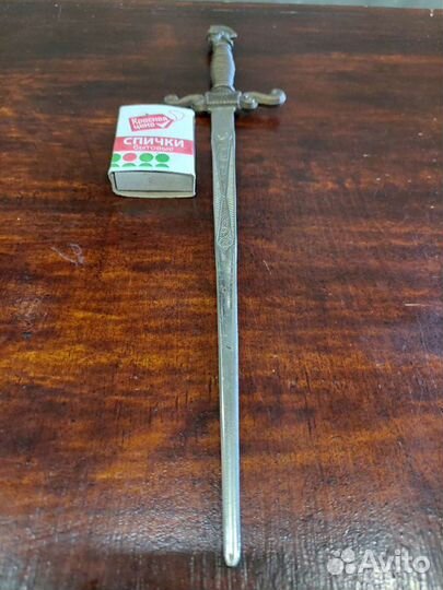 Нож для вскрытия корреспонденции