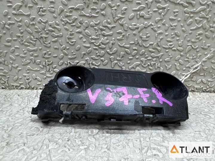 Крепеж бампера передняя правая nissan skyline