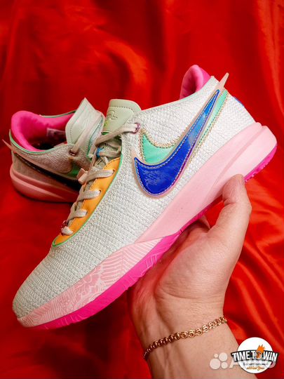 Баскетбольные кроссовки Nike Lebron 20