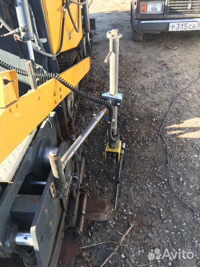 Асвальт укладчик (каток 4тон)