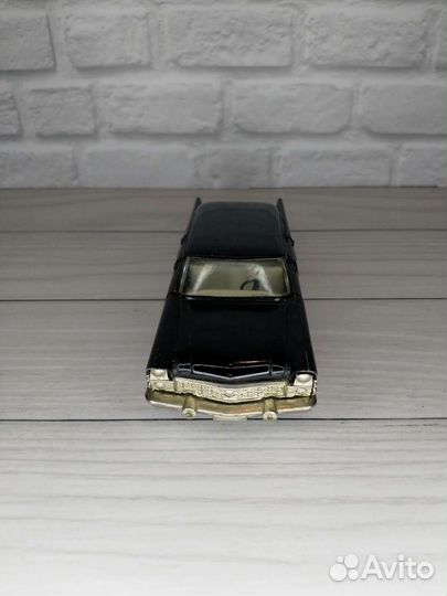 Модель газ 13 Чайка