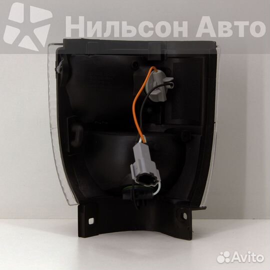 Габарит nissan atlas F23 белый (хрустальный), прав