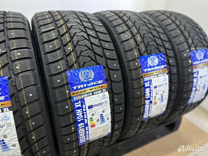 Tri Ace Snow White II Stud 255/45 R19 103U