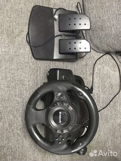 Игровой руль с педалями defender