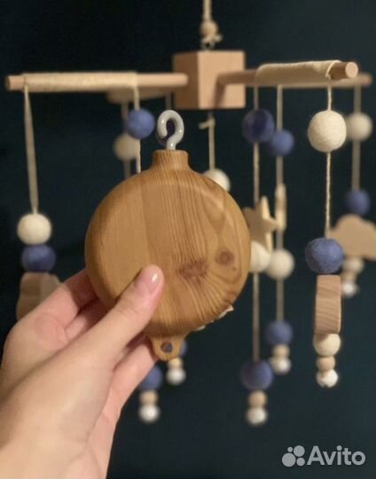 Мобиль на кроватку деревянный