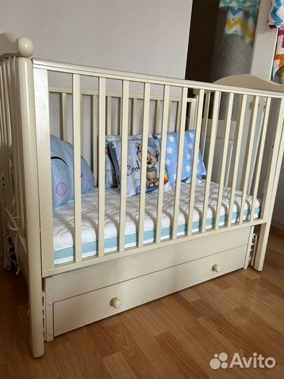 Детская кроватка с маятником гандылян