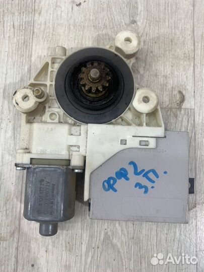 Моторчик стеклоподъемника задний правый Ford Focus