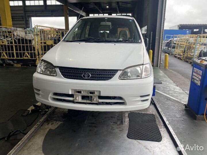 Кулак поворотный Toyota Corolla spacio AE111N передний правый