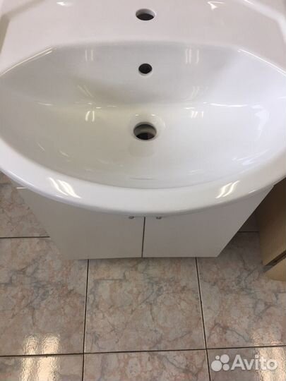 Тумба с раковинной для ванной новая