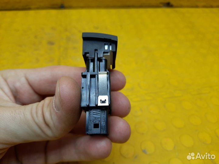 Кнопка обогрева сидения задняя правая Volkswagen