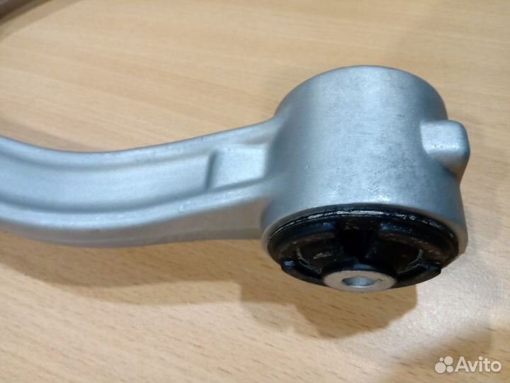 Рычаг передний верхний правый w220