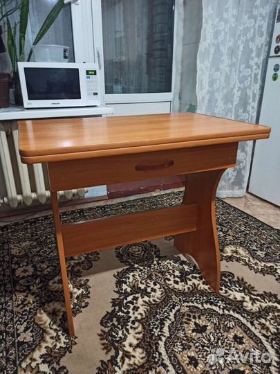 Кухонный стол