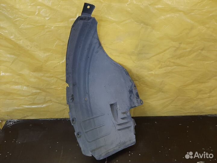 Подкрылок передний левый Mercedes W221