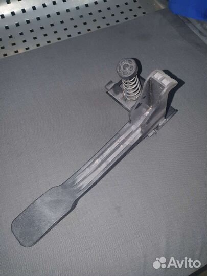 Крючек капота fluence,megane