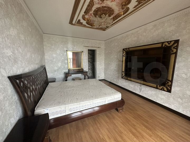 3-к. квартира, 104 м², 12/14 эт.